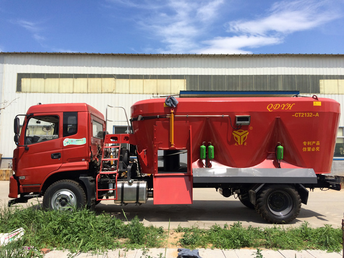 車(chē)載式21m3TMR飼料攪拌機(jī)